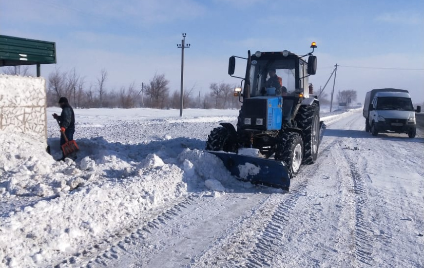 Самара - Шымкент автожолы аялдама айналасын қардан тазарту жұмыстары жүргізілуде